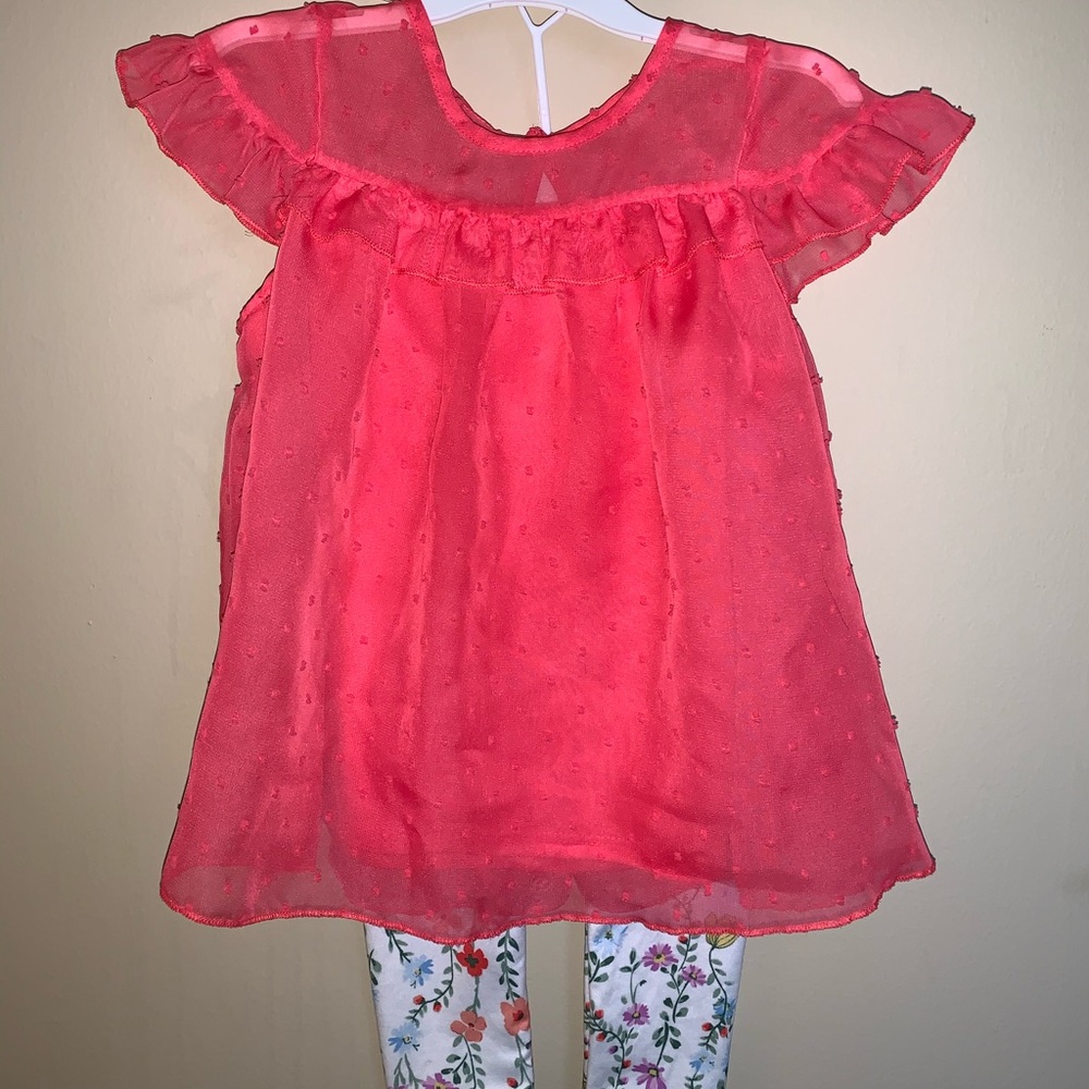 Girls blouse and leggings set.